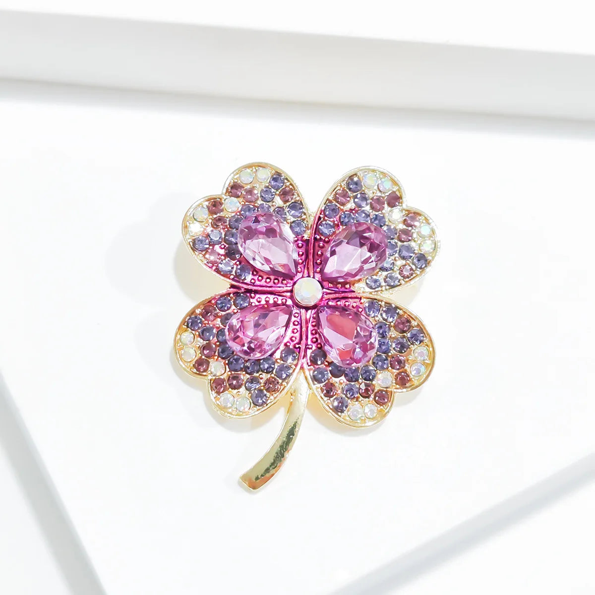 Cross border popular imitation emerald rhinestone four leaf clover brooch chest flower retro brooch Lootquake LLC  Techno geeks